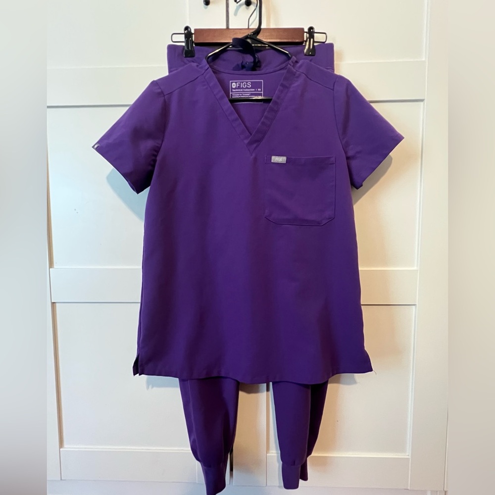FIGS Purple Scrub Set